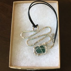 Artsy pendant necklace - NWOT